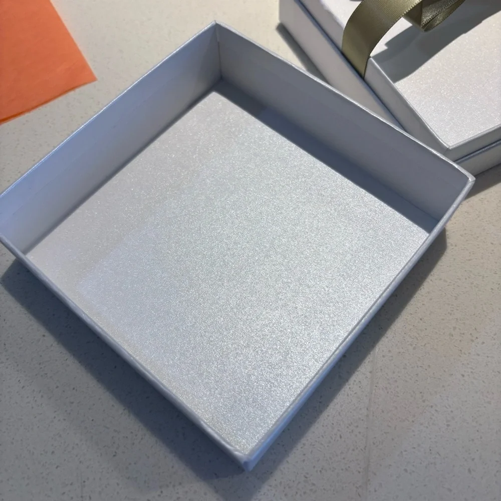 Van Cleef & Arpels Gift Box with green Ribbon